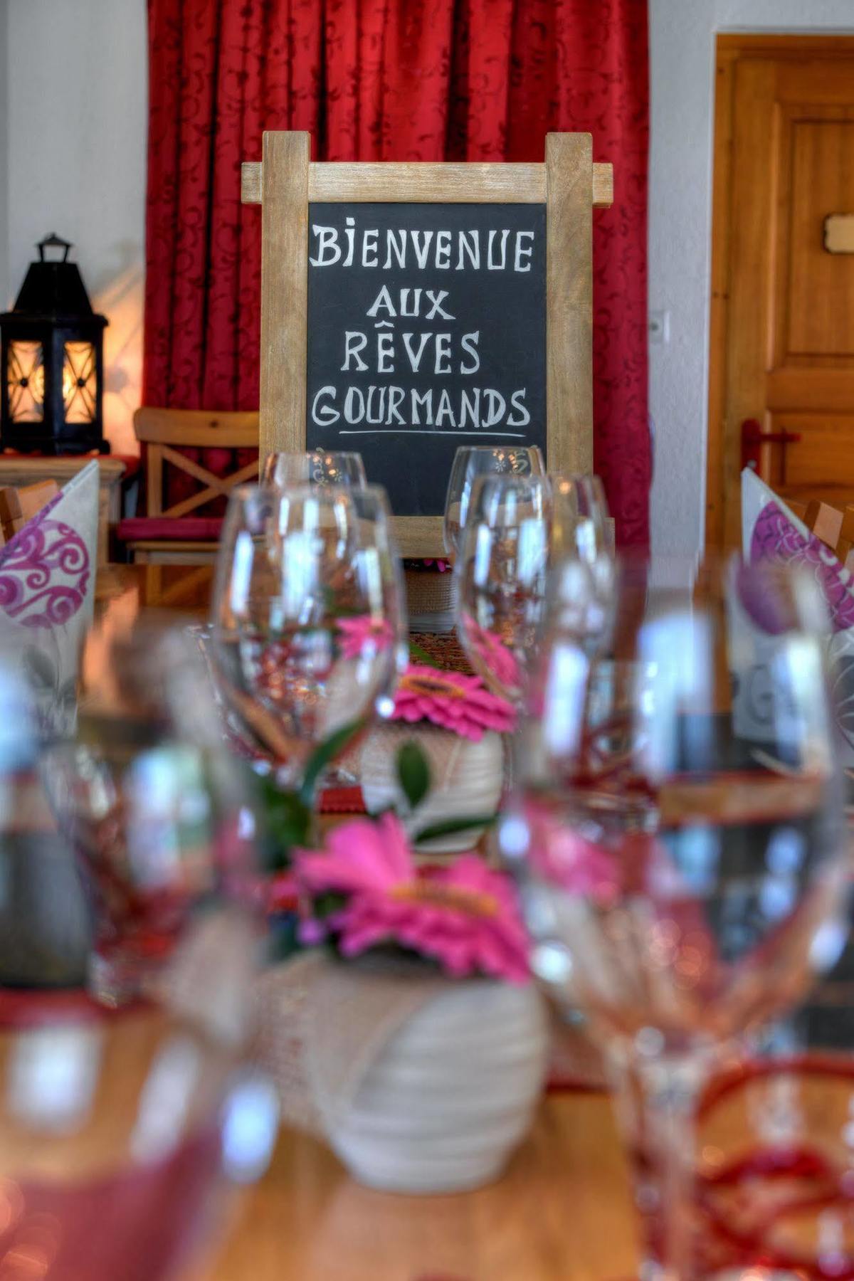 Reves Gourmands, Hotellerie & Gastronomie Vernayaz Dış mekan fotoğraf