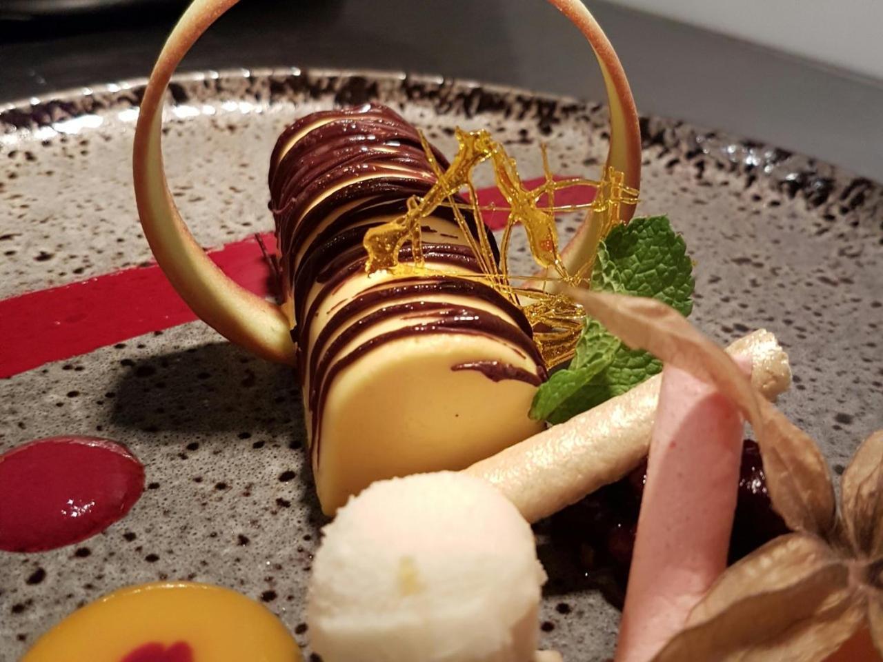 Reves Gourmands, Hotellerie & Gastronomie Vernayaz Dış mekan fotoğraf
